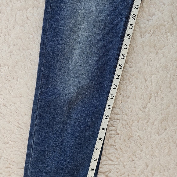 Stylish Blue Distressed Women's Jeans - Picture 3 of 6